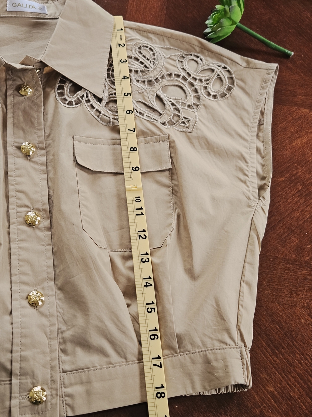 GALITA Camel Cropped Button-Up Shirt with Cutout Embroidery Details - Size S - Picture 9 of 11